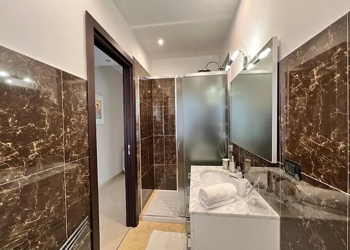 Апартаменты Acadamis Ema's House - *