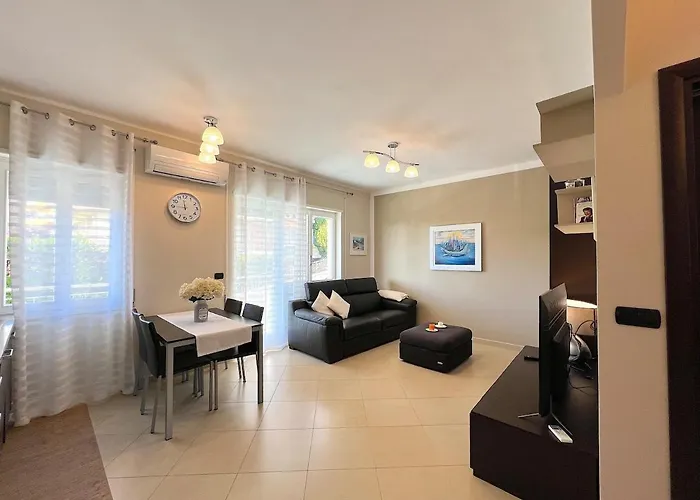 Acadamis Ema's House - *